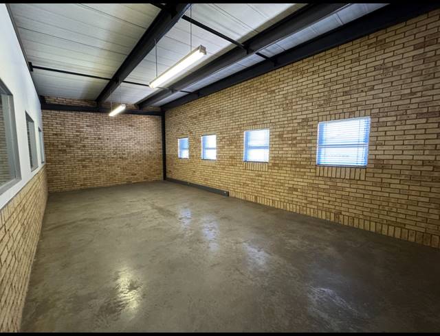 249M² WAREHOUSE TO LET IN CHAMDOR